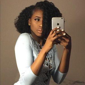 Meet your Posher, Alexis